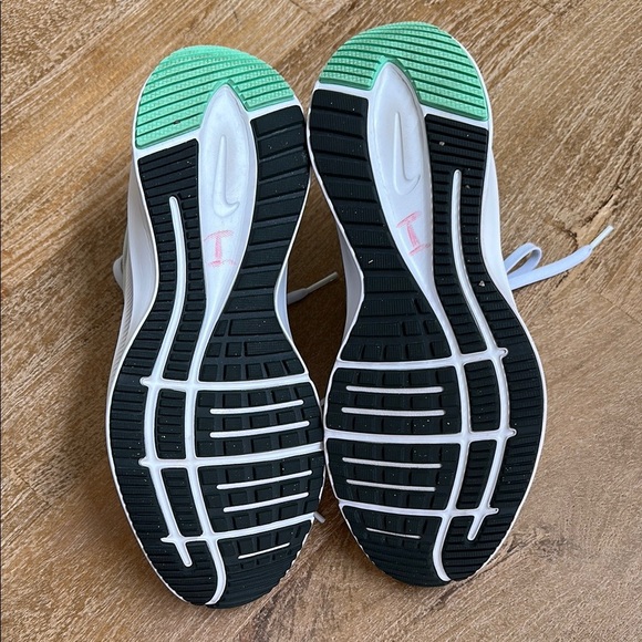 Women’s size 7.5 Nike Quest 3 - Picture 7 of 8